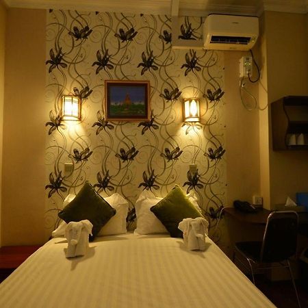 Family Treasure Yangon Hotel Exterior photo