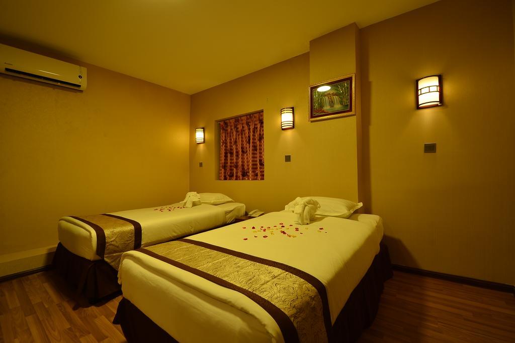 Family Treasure Yangon Hotel Exterior photo