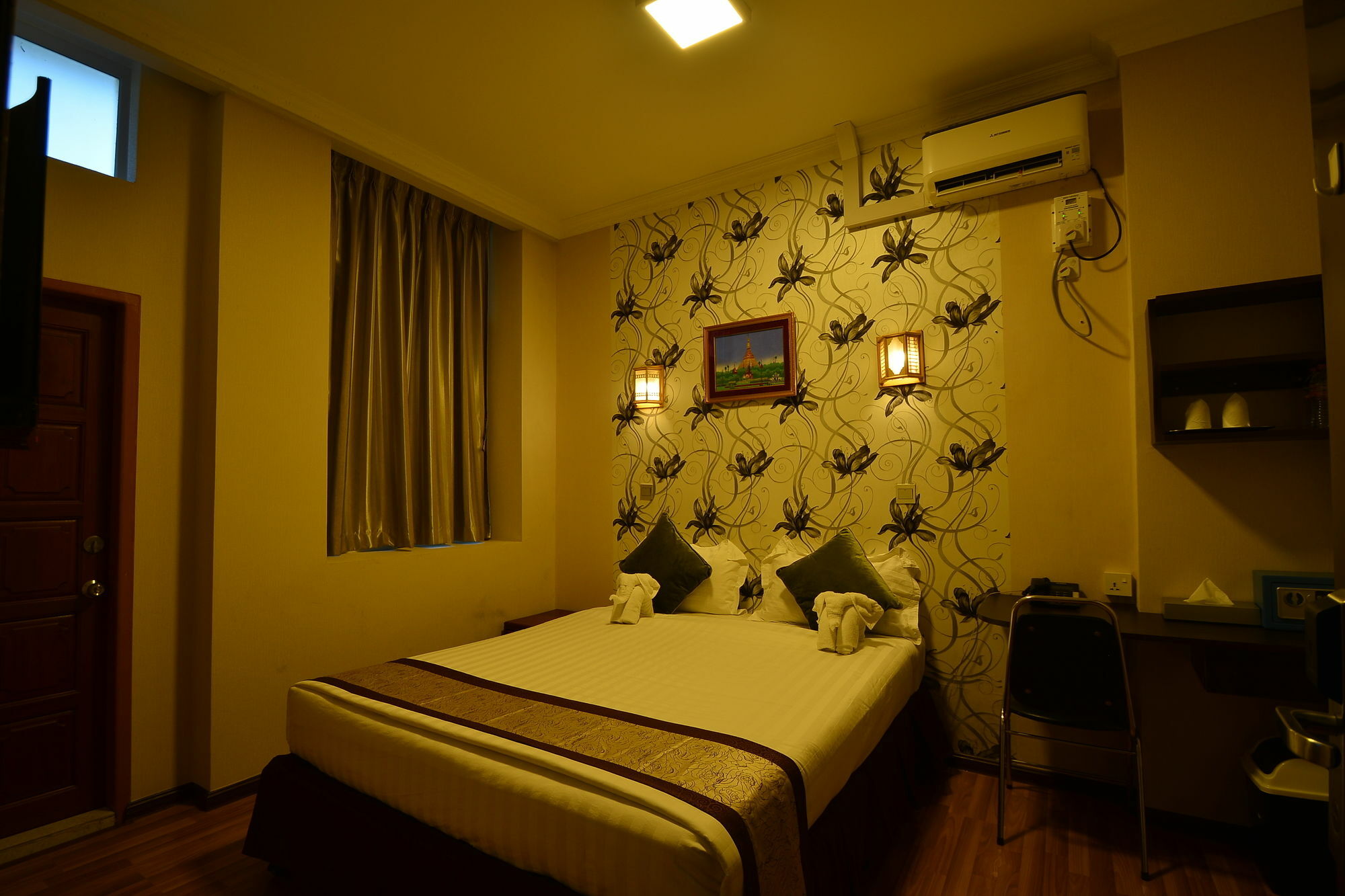 Family Treasure Yangon Hotel Exterior photo