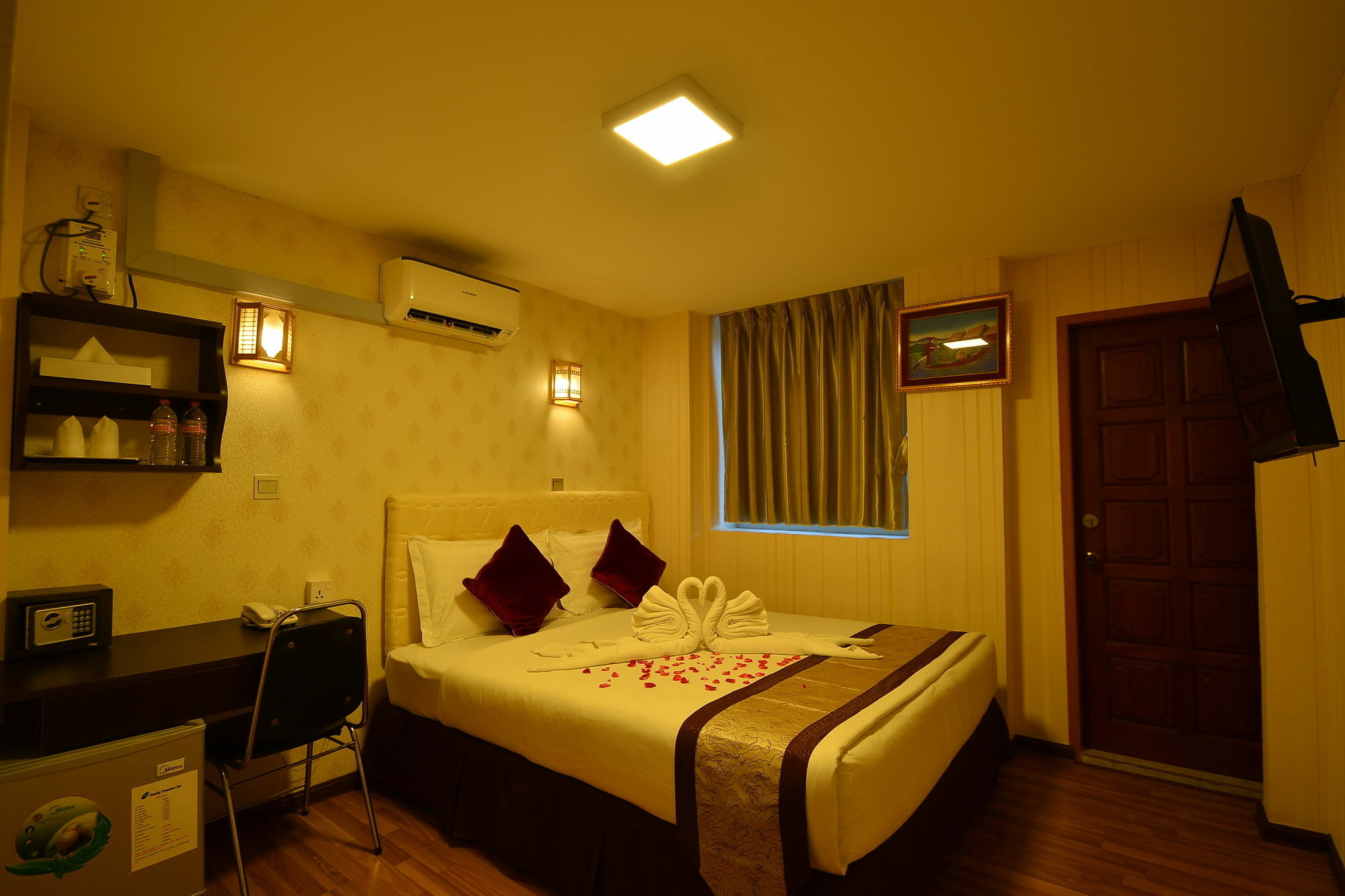 Family Treasure Yangon Hotel Exterior photo