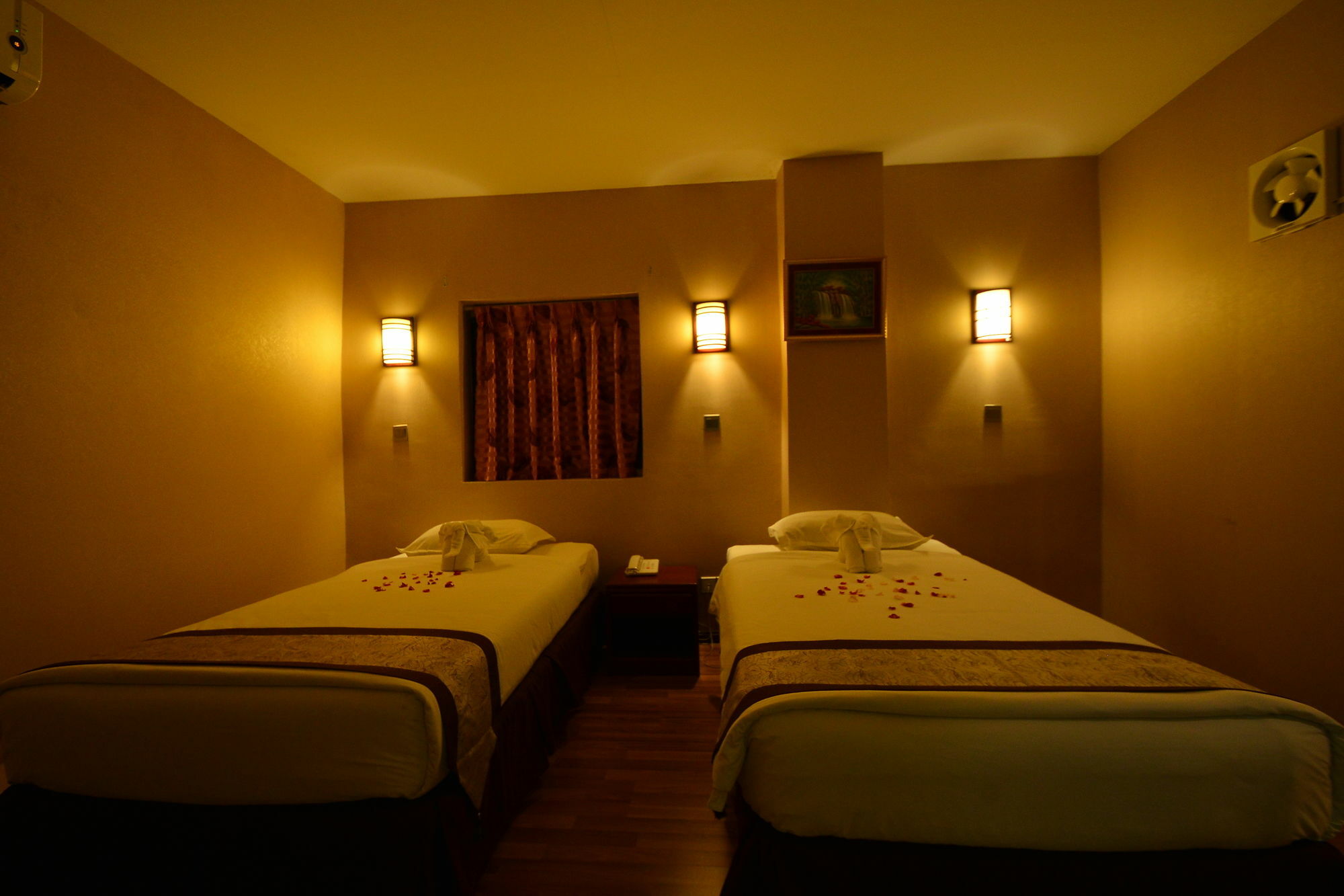 Family Treasure Yangon Hotel Exterior photo